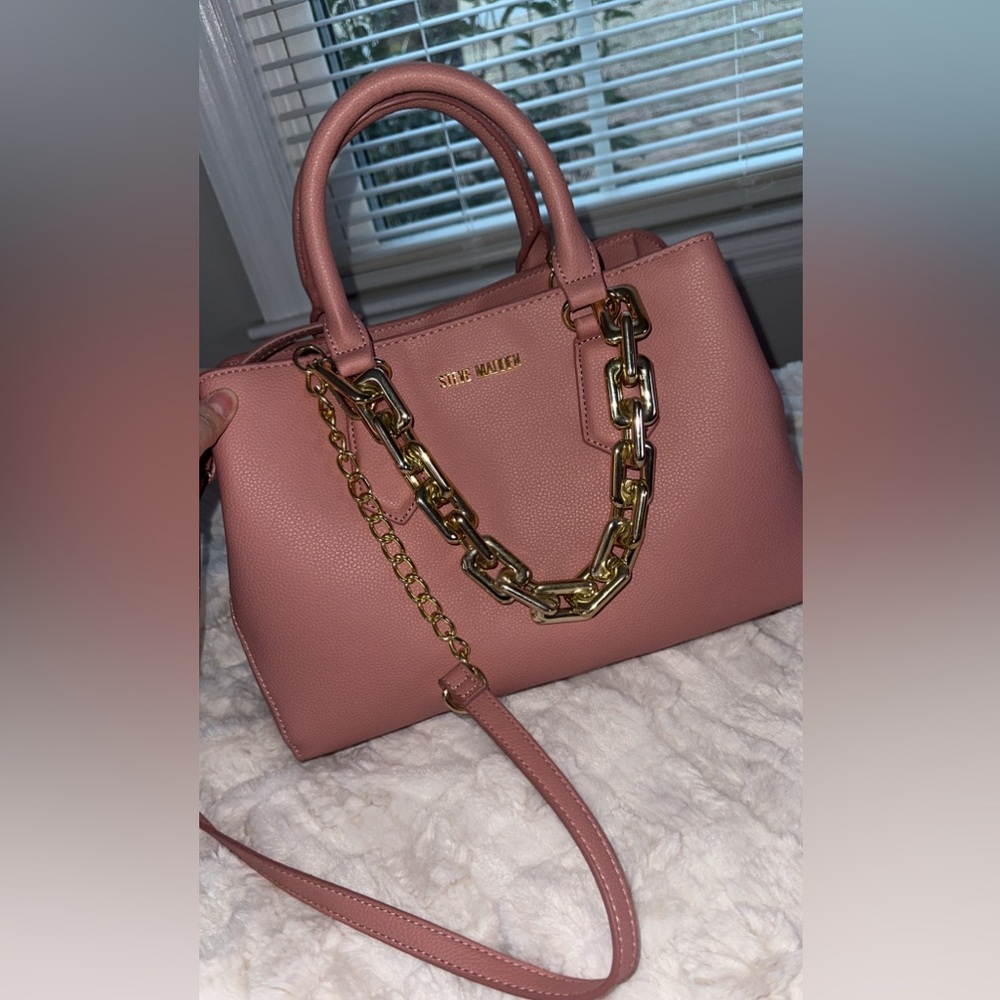 Steve Madden Purse.
Color (neutral pink).
Size (medium).
Used  -  good condition